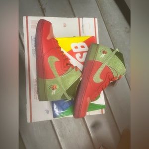 Nike Sb Dunk High Strawberry Cough - Size 10